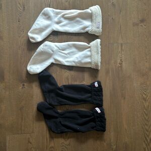 Hunter Two pairs of Hunter Tall Boot Socks/Inserts ML size. Ivory and Black